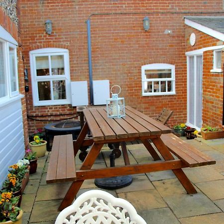 Romantic Flint Cottage On The Suffolk Coast Саксмъндам Екстериор снимка