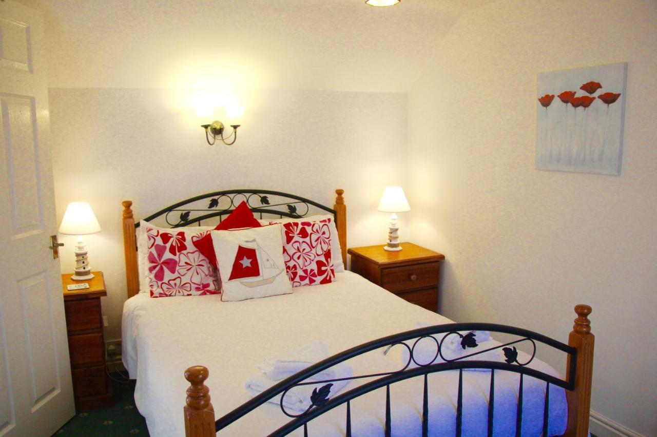 Romantic Flint Cottage On The Suffolk Coast Саксмъндам Екстериор снимка