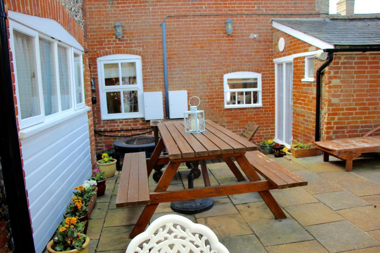 Romantic Flint Cottage On The Suffolk Coast Саксмъндам Екстериор снимка