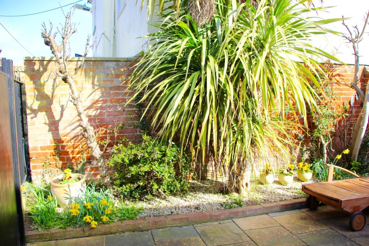 Romantic Flint Cottage On The Suffolk Coast Саксмъндам Екстериор снимка