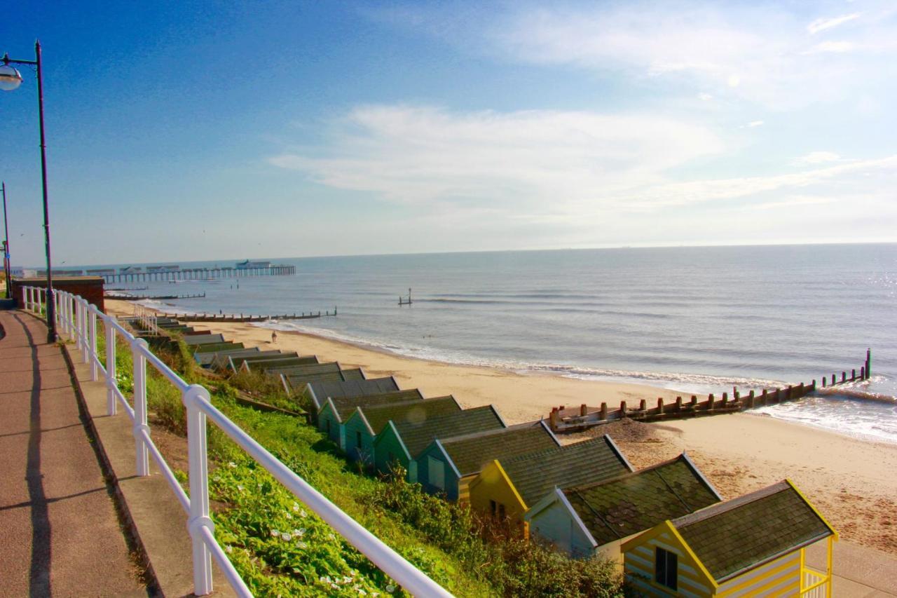 Romantic Flint Cottage On The Suffolk Coast Саксмъндам Екстериор снимка
