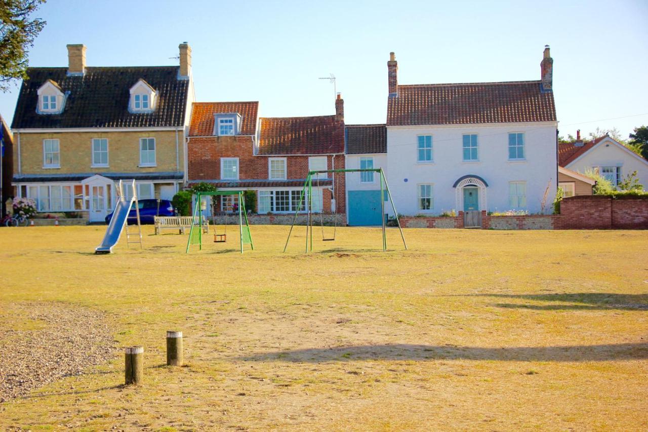 Romantic Flint Cottage On The Suffolk Coast Саксмъндам Екстериор снимка