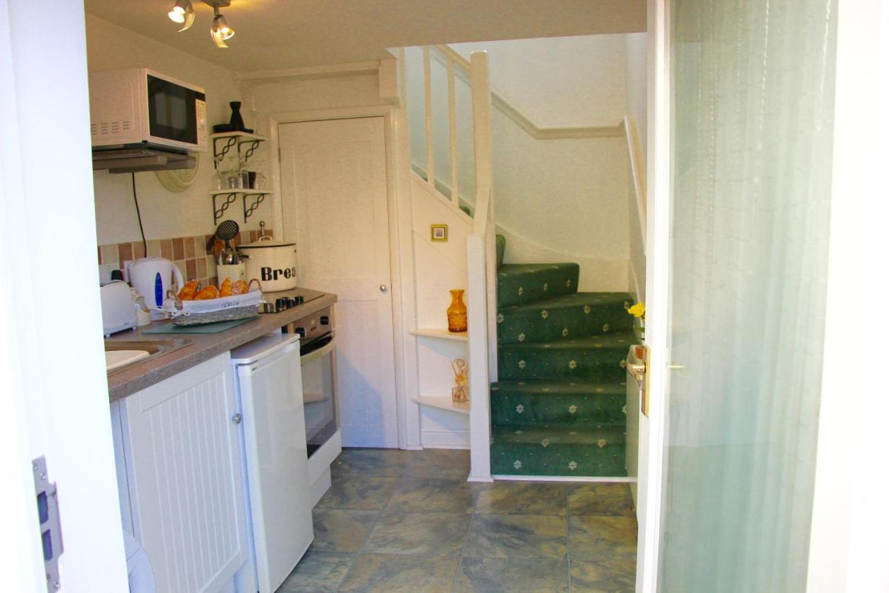 Romantic Flint Cottage On The Suffolk Coast Саксмъндам Екстериор снимка