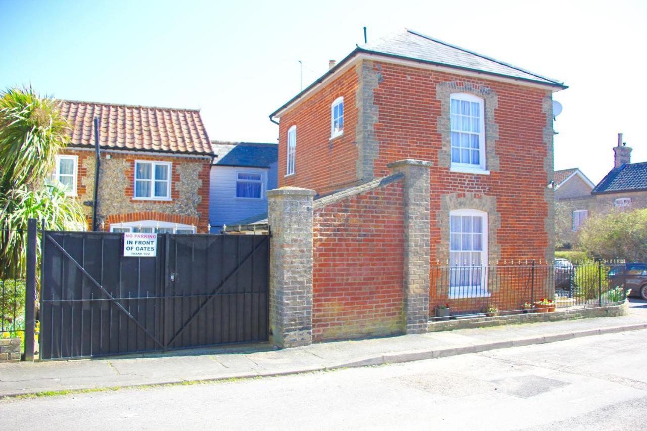 Romantic Flint Cottage On The Suffolk Coast Саксмъндам Екстериор снимка