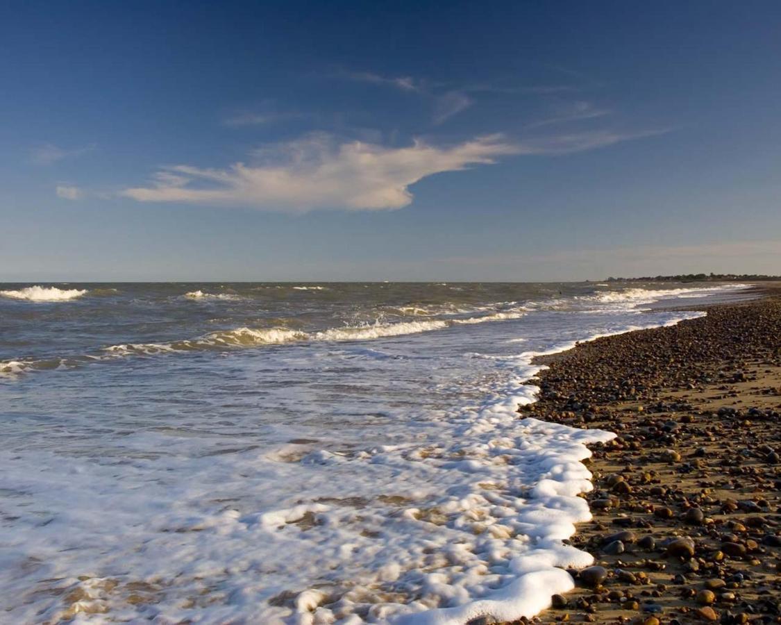 Romantic Flint Cottage On The Suffolk Coast Саксмъндам Екстериор снимка