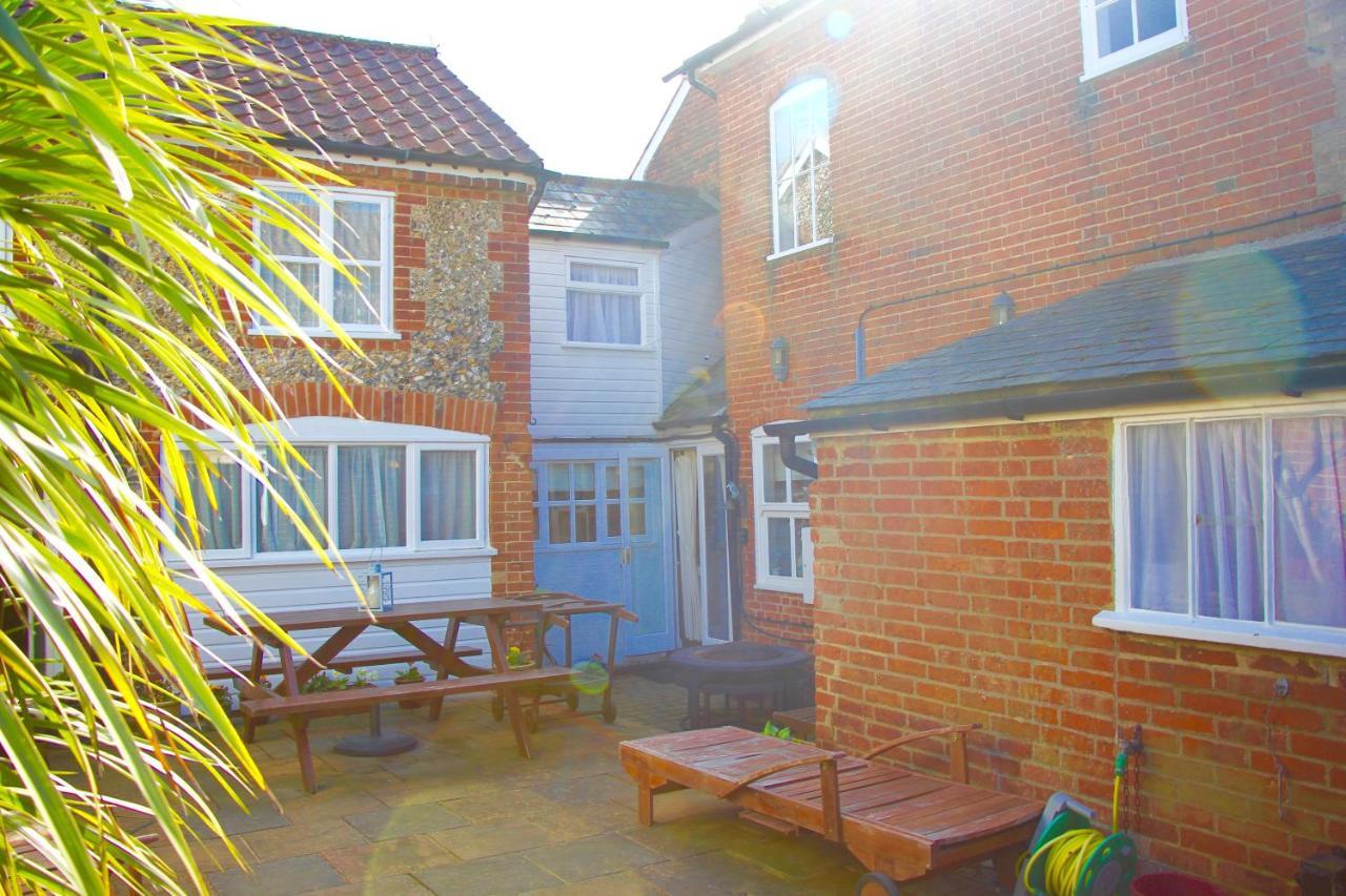 Romantic Flint Cottage On The Suffolk Coast Саксмъндам Екстериор снимка