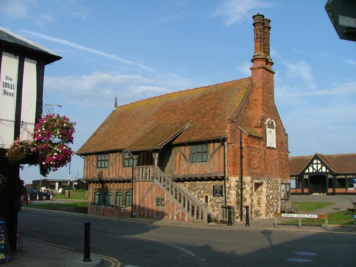 Romantic Flint Cottage On The Suffolk Coast Саксмъндам Екстериор снимка
