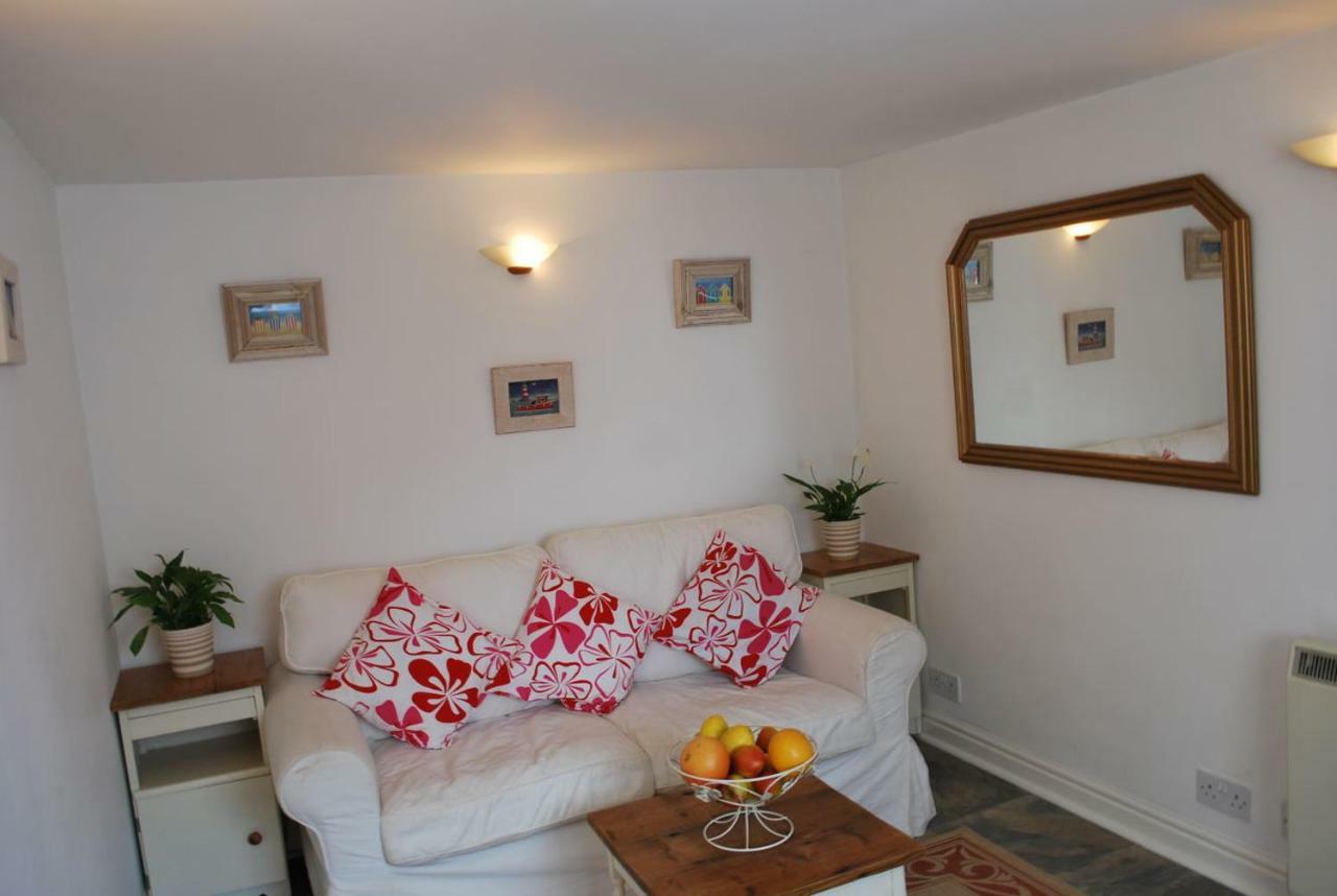 Romantic Flint Cottage On The Suffolk Coast Саксмъндам Екстериор снимка